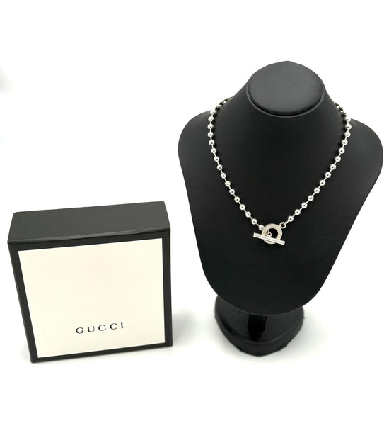 Collana Gucci con chiusura taggle .